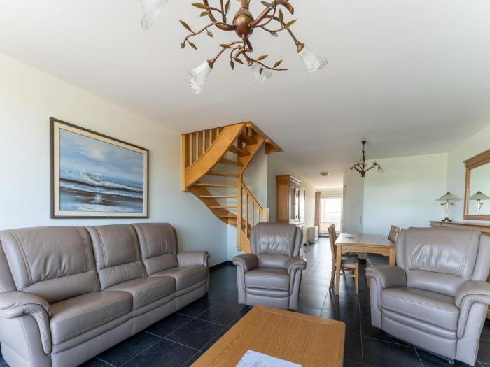 Bright Coastal Stay in Bredene