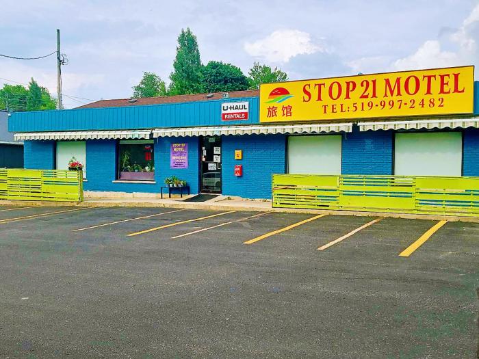 Stop 21 Motel