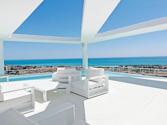 Global Properties, Apartamento con piscina privada y terraza con vistas a la costa
