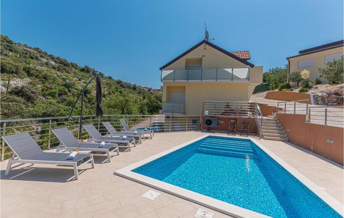 5 Bedroom Stunning Home In Zatoglav