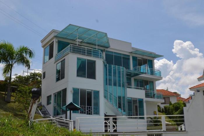 Hermosa casa con piscina y BBQ en Melgar