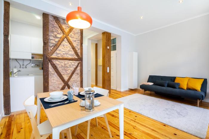 WHome Downtown 224 in Top Notch Location w AC & Wi-Fi