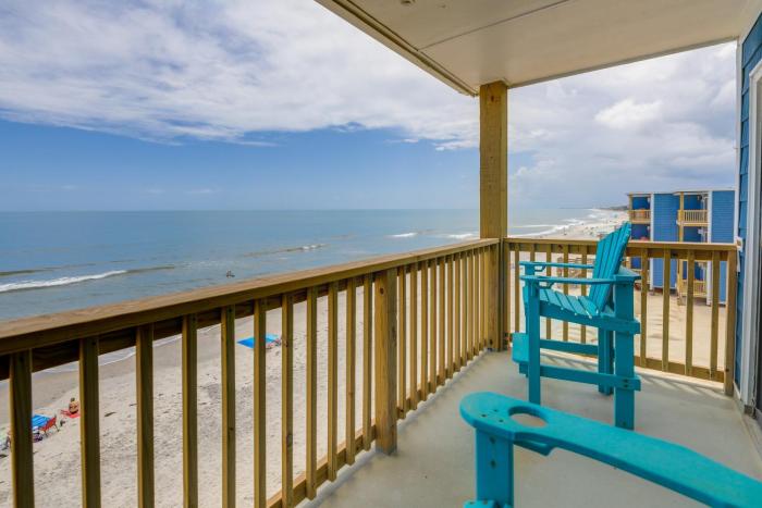 North Topsail Beach Vacation Rental with Balcony!
