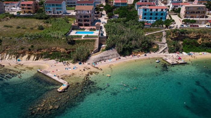 Pool and Beachfront Apartment Ena - Perfect Family Escape