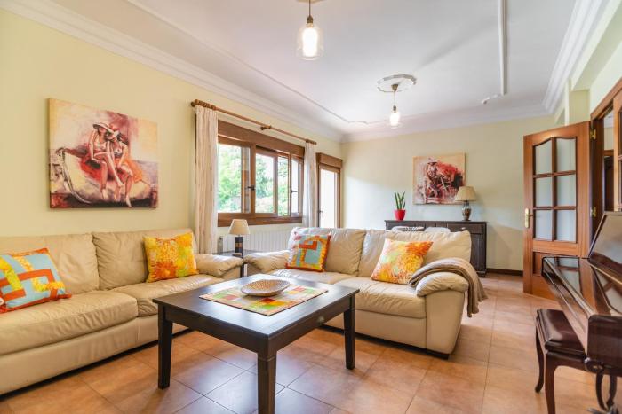 Apartamentos privados con jardín y barbacoa compartida en Laredo