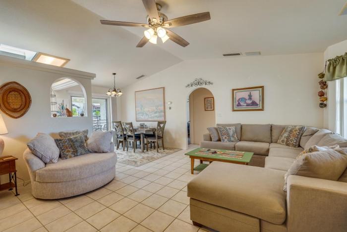 Lake Havasu Home Near Rotary Park and London Bridge!