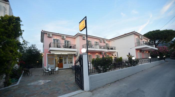 Anaxos Bay Rooms & Apartments