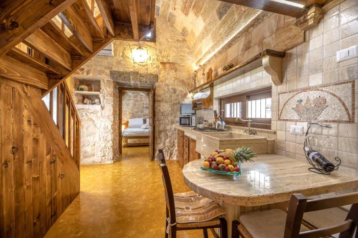 Trullo, con giardino privato, a pochi mt dal mare