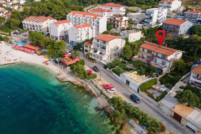 Apartments by the sea Arbanija, Ciovo - 16117