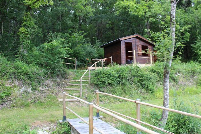 LES GRANGES DANTAN - le REFUGE FORESTIER - INSOLITE SANS EAU - ELECTRICITE AVEC BATTERIE NOMADE