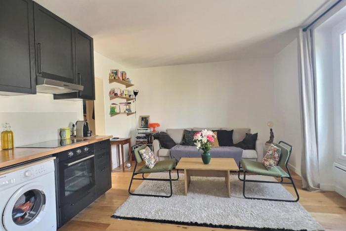 Bright 34 m ideally located in Paris