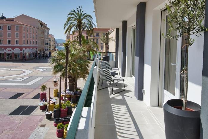 F2 refait à neuf balcon centre-ville proche plage