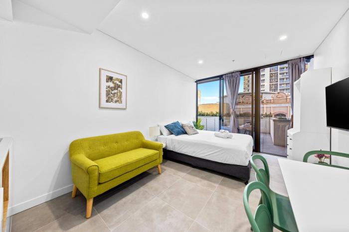 Arthur Hotel Bondi Junction no reception and house keeping no sofa bed