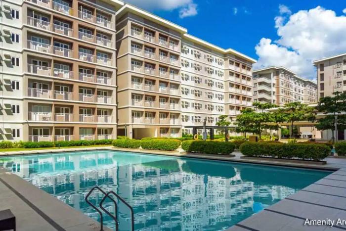 2BR SMDC Trees wNetflix&WIFI near the POOL. T65F