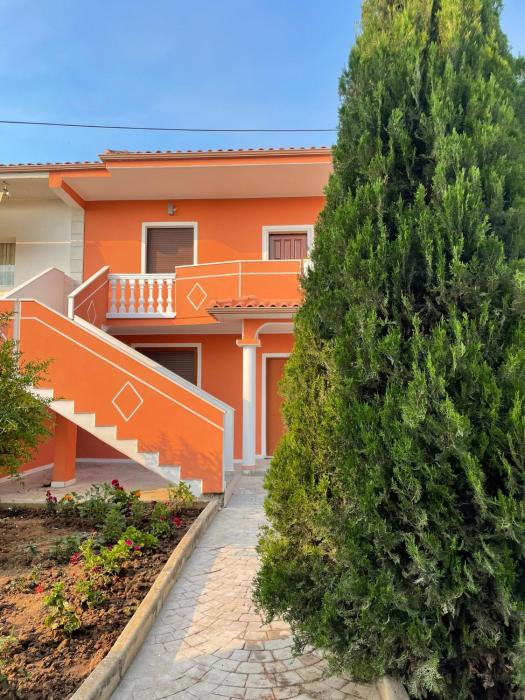 Villa Joli - 120sqm - 3 Bedroom - 2 Baths House with Yard & Parking in Central Vlore