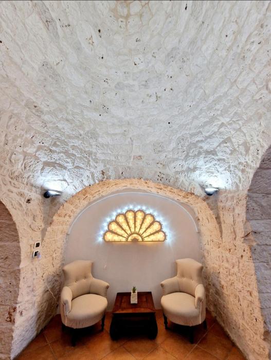 Villa Elisa trulliandmore - pool and tennis court