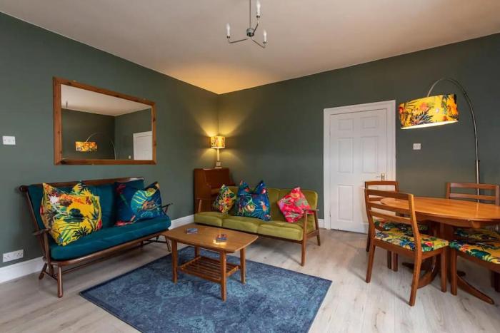 Peaceful Home from Home - Spacious 3 Bedroom House Accommodating 7 - Ideal for Families and Workers