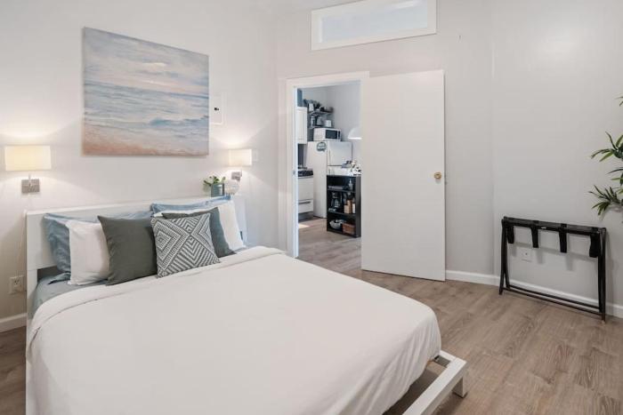 Lovely 2bed and 2bath with Unbeatable Location