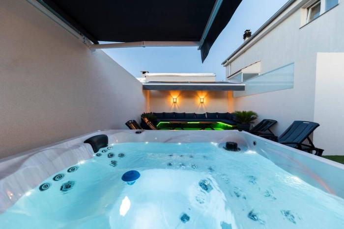 Modern apartment Korina with private jacuzzi