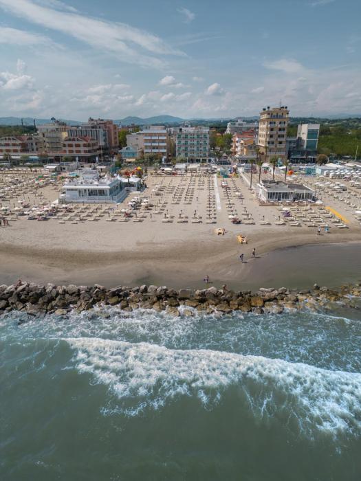 Hotel Augustus- Davanti a noi cè solo il mare