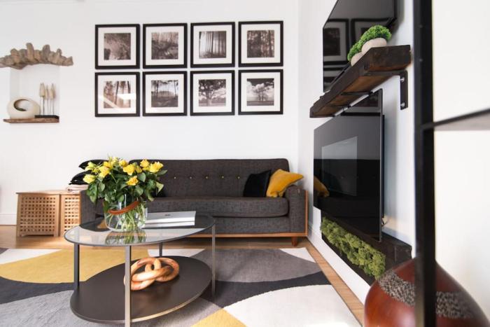 Bumblebee checkout 2pm Frome Longleat Aqua Sana Bath 5 people PRIVACY