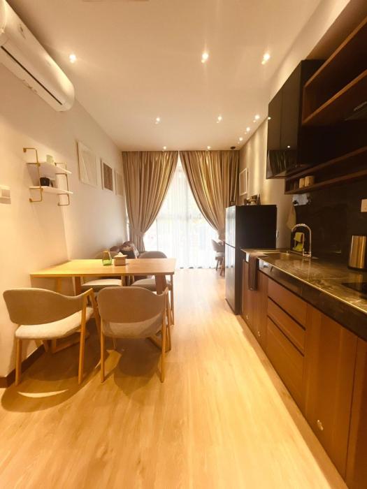 oxy suites G-01 at Shop House Meisterstadt Pollux Habibie