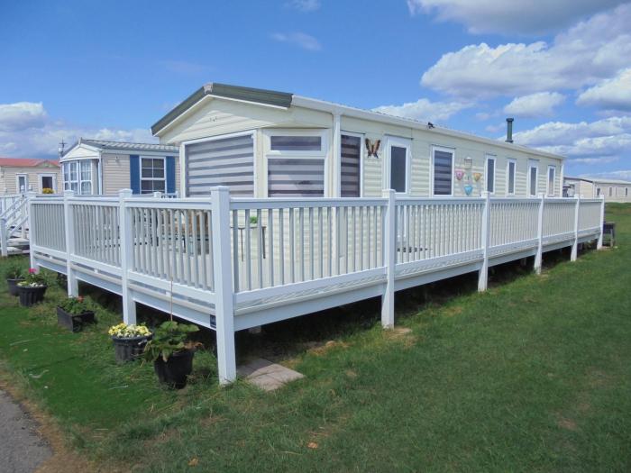 Waterside: Waterside Salisbury:- 6 Berth Large Wrap Around Veranda