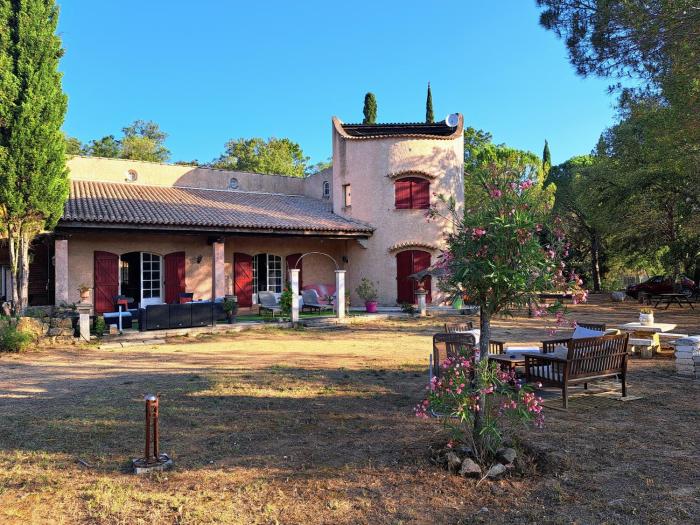 Villa provençale avec piscine au calme