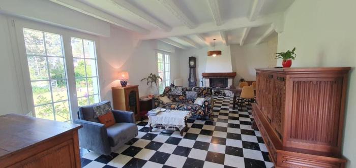 Maison au calme avec jardin près du Château, forêt et plage