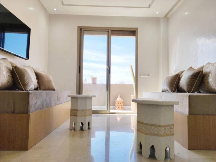 Plein centre Marrakech, grand balcon filant