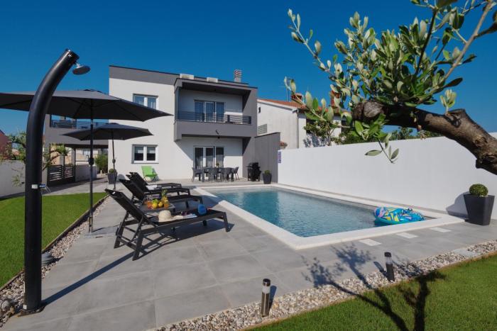 Apartments Iva & Nika