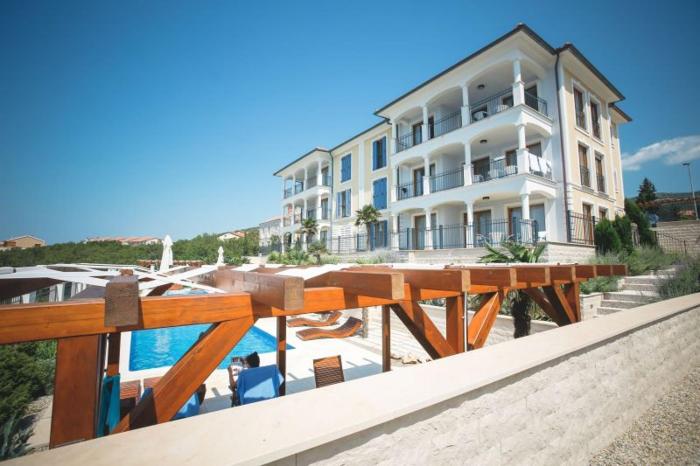 Beachfront apartment with pool, panoramic sea view - by Traveler tourist agency Krk - ID 2390