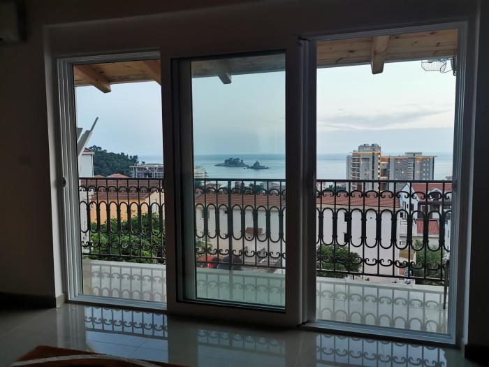 De Luxe Apartment with a Seaview