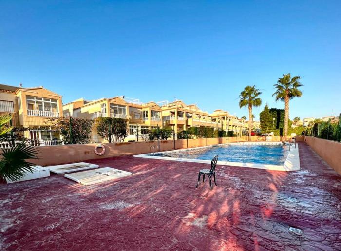 Charming 2-Bed House in Torrevieja