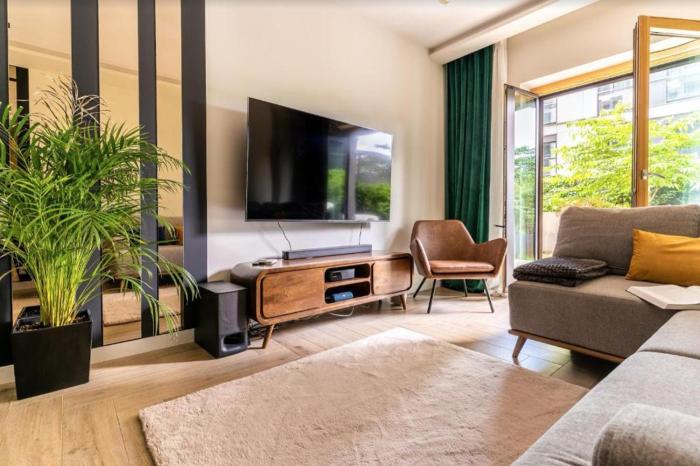 Urban Chic - Luxury 2-Bedroom, Mennica Residence