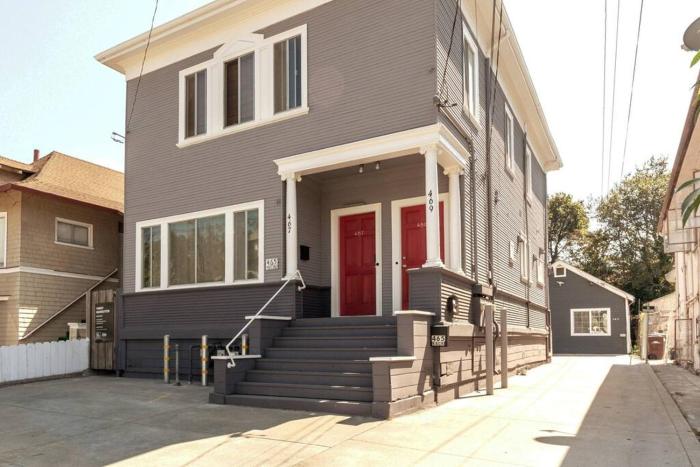 Home and Cottage in Mosswood