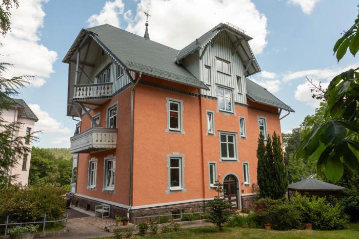 Moderne Ferienwohnung am Thüringer Wald perfekt für Familien, Paare & Urlaub mit Hund, mit Sauna & Balkon