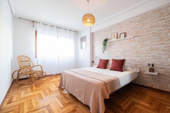 Amplia Vivienda con Garaje