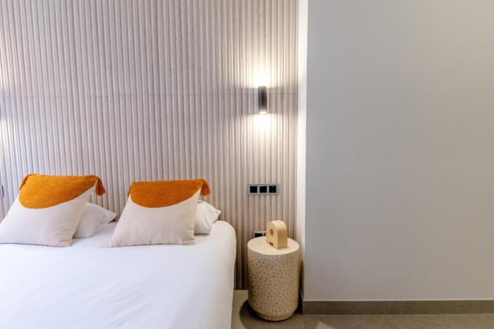 Housing Muelle Uno by SharingCo