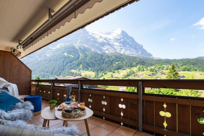 The Blue Ice Apartment - GRINDELHOMES