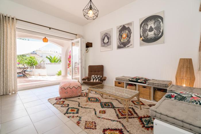 Boho Beach House & Garden, seconds from the beach