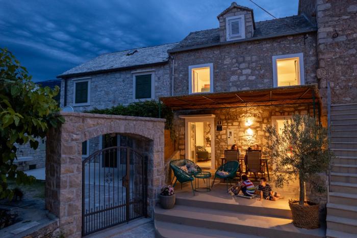 Nona Vi - Boutique Stone House