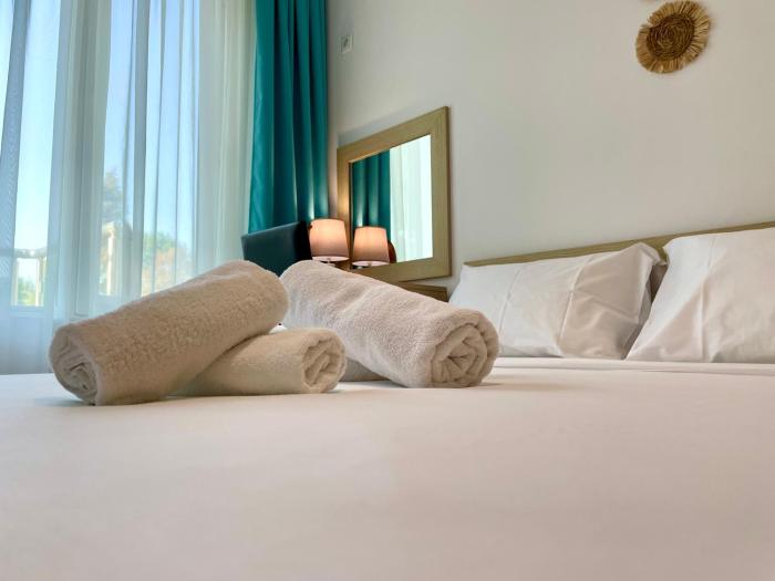 Budget First Sea Line Apt. FLORA