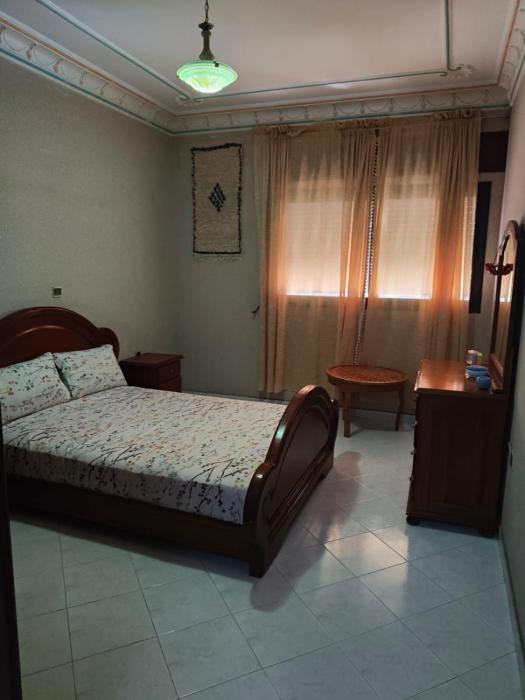 APPARTEMENT PROCHE BUS CTM 90M2 PROPRETE ET HYGIENE IRREPROCHABLE très bien équipé UNE CHAMBRE et 2 SALONS avec couchage seddari