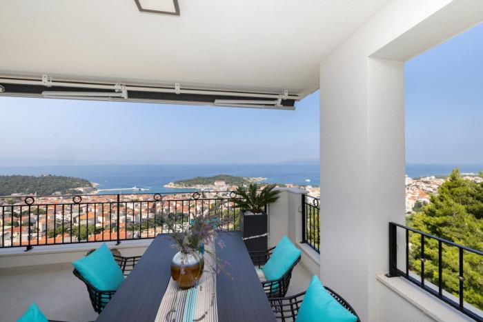 New -150m2 Penthouse With Shared Pool - Villa Smaragd