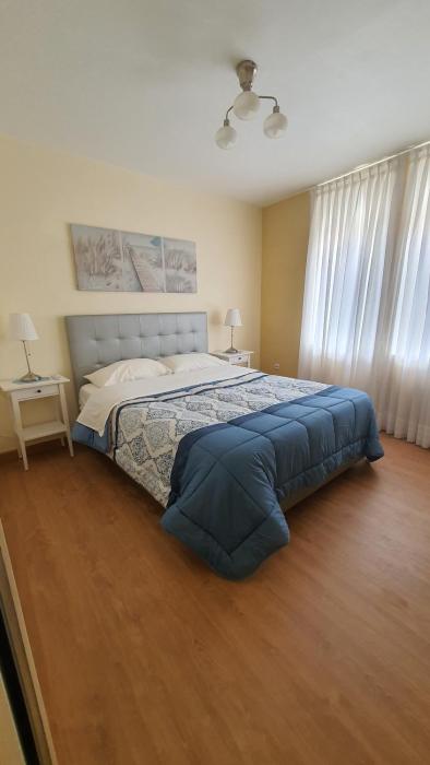 Downtown Porto with PARKING next to subway