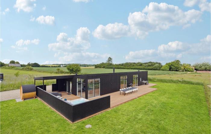 5 Bedroom Pet Friendly Home In Børkop