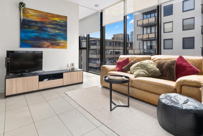 Escape To Melbourne - Stylish 1 Bedroom-Gym - Aircon -Balcony