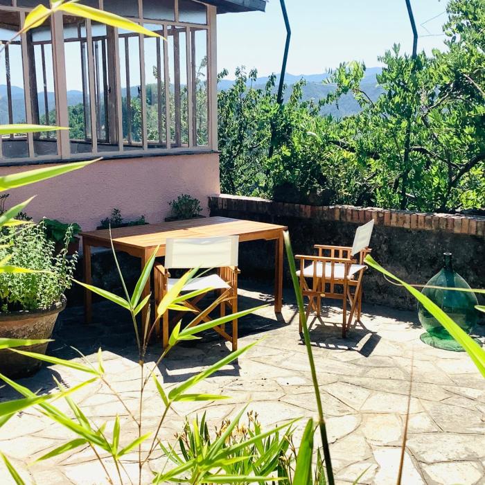 Artists holiday home near Cinque Terre - 4 bedrooms, large terrace, great views