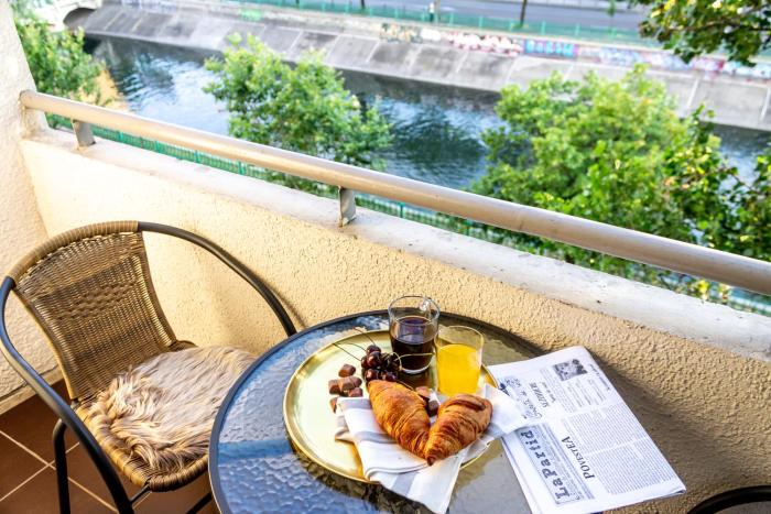 Sky Paradise - M&N Condos